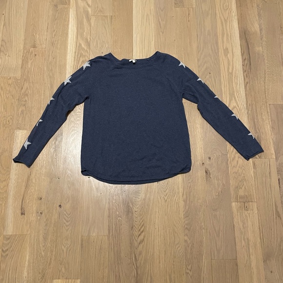 Dark blue sweater with gray stars on the side of sleeves - Picture 1 of 5